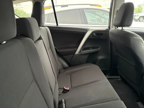 Used 2017 Toyota RAV4 LE AWD/4WD image 10