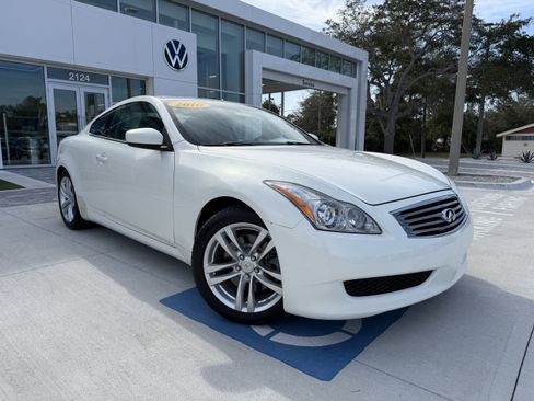 Used 2010 INFINITI G37 Journey w/ Premium Pkg image 1