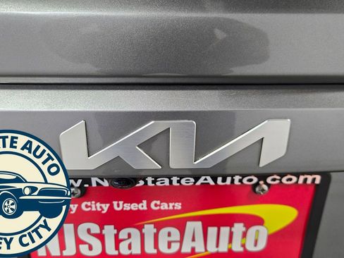 Used 2023 Kia Niro EX image 26