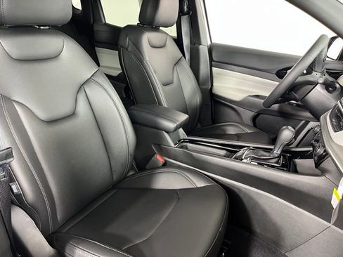 Used 2025 Jeep Compass Limited image 44