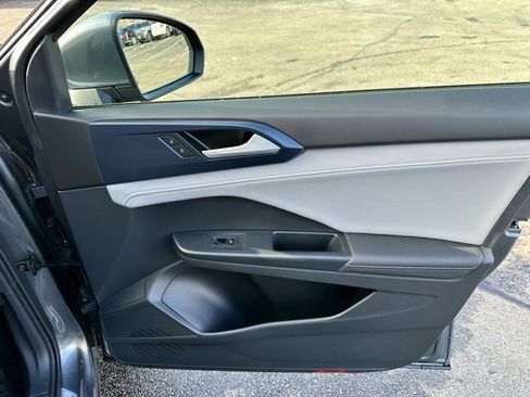 Used 2024 Volkswagen Taos SE image 22