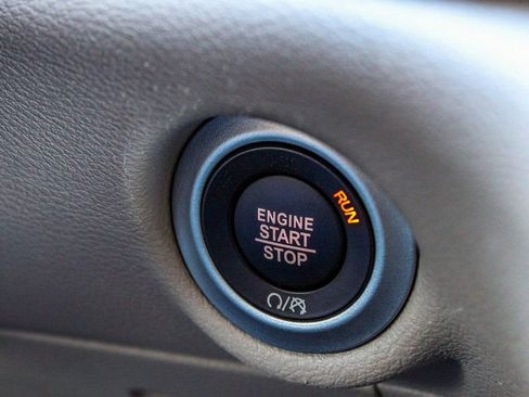 Used 2024 Chrysler Pacifica Touring-L FWD image 29