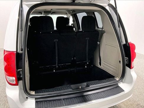 Used 2017 Dodge Grand Caravan SE w/ UConnect Hands-Free Group image 40