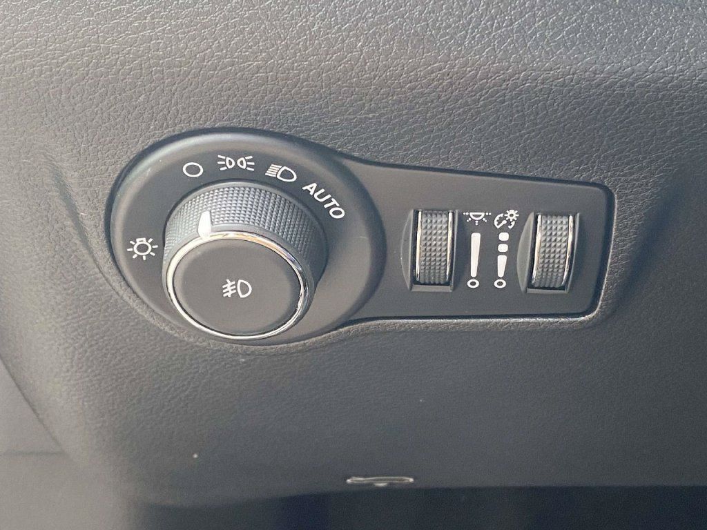 Used 2024 Jeep Compass Latitude AWD/4WD image 17