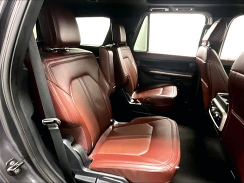 Used 2024 Ford Expedition Limited image 16
