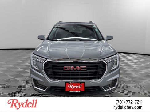 Used 2024 GMC Terrain SLE w/ Driver Convenience Package AWD/4WD image 8