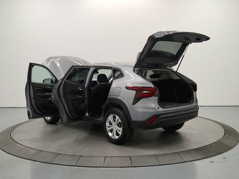 Used 2024 Chevrolet Trax LS w/ Driver Confidence Package FWD image 14