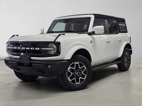 Used 2024 Ford Bronco Outer Banks AWD/4WD image 1