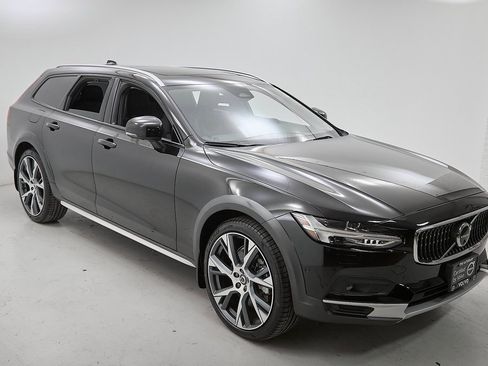 Certified 2024 Volvo V90 B6 Cross Country Ultimate image 4