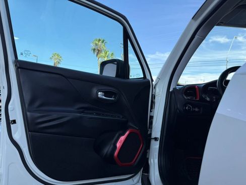 Used 2015 Jeep Renegade Trailhawk w/ Popular Equipment Group AWD/4WD image 35