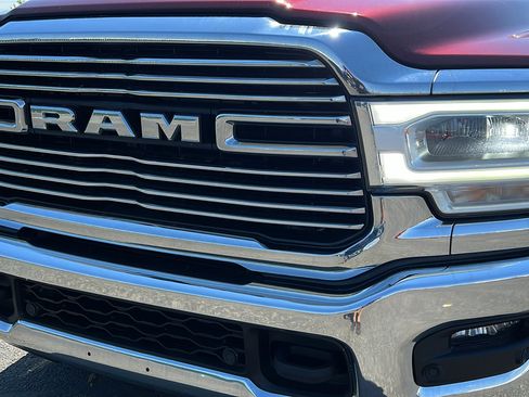 Used 2022 RAM 3500 Laramie AWD/4WD image 9