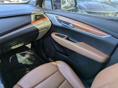 Used 2021 Cadillac XT5 Premium Luxury image 18