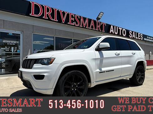 Used 2017 Jeep Grand Cherokee Altitude AWD/4WD image 1