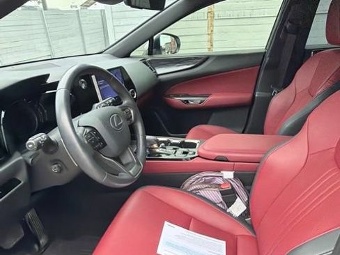 Used 2025 Lexus NX 250 FWD w/ Accessory Package (2T) image 5