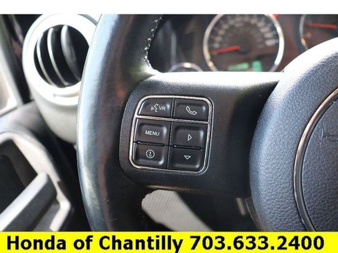 Used 2015 Jeep Wrangler Unlimited Sahara w/ Connectivity Group AWD/4WD image 12