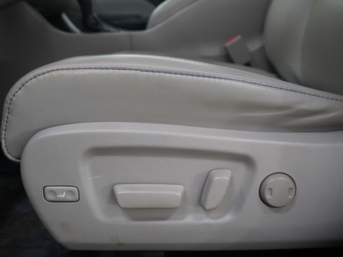 Used 2019 Toyota Highlander XLE image 26