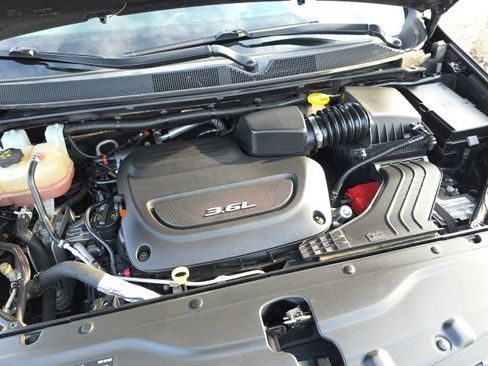 Used 2017 Chrysler Pacifica Touring image 50