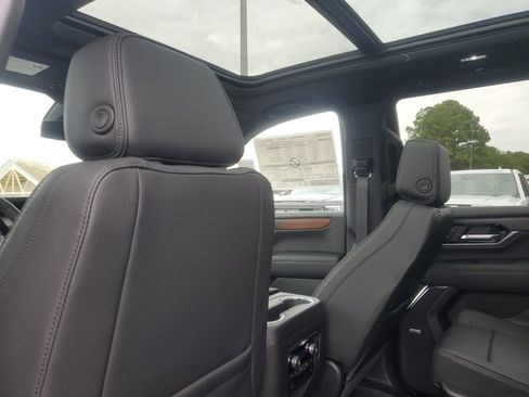 New 2026 GMC Yukon Denali w/ Sun & Power Step Package image 8