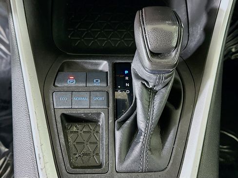 Used 2022 Toyota RAV4 XLE w/ Convenience Package image 21