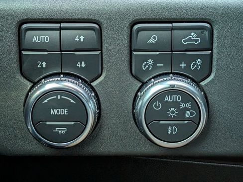 Used 2024 GMC Sierra 1500 SLT w/ SLT Premium Plus Package AWD/4WD image 25