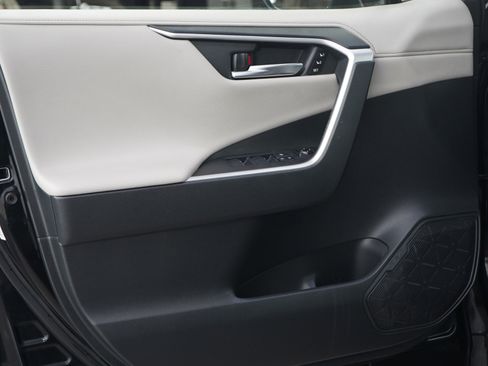 Used 2019 Toyota RAV4 Limited w/ Advanced Technology Package image 20