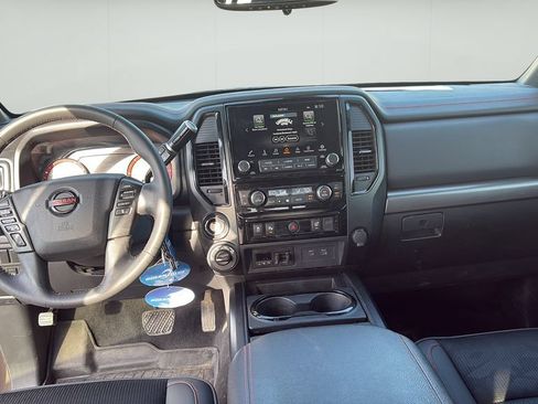 Used 2022 Nissan Titan PRO-4X AWD/4WD image 12