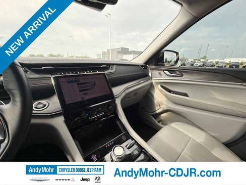 Used 2023 Jeep Grand Cherokee Overland w/ Adv Protech Group III AWD/4WD image 12