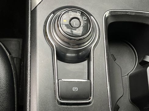 Used 2017 Ford Fusion SE w/ Equipment Group 201A FWD image 25