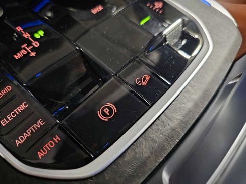 Used 2022 BMW X5 xDrive45e w/ M Sport Package image 26