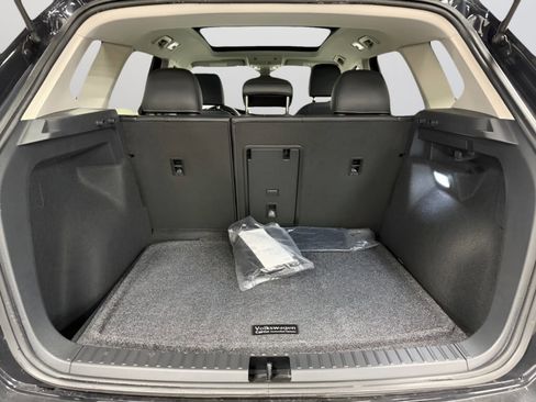 Certified 2025 Volkswagen Taos SEL image 9