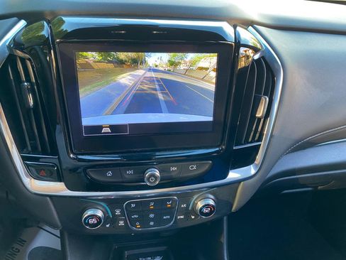 Used 2023 Chevrolet Traverse LT image 65
