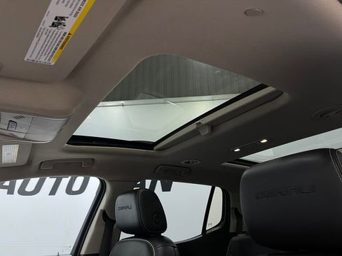 Used 2018 GMC Acadia Denali image 12