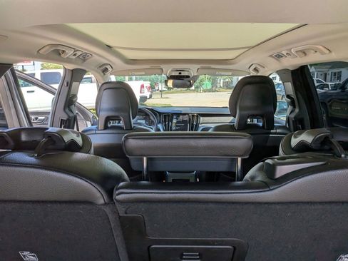 Used 2018 Volvo XC60 T6 Momentum w/ Convenience Package AWD/4WD image 40