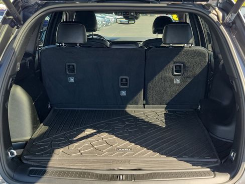 Used 2023 Jeep Grand Cherokee Altitude image 12