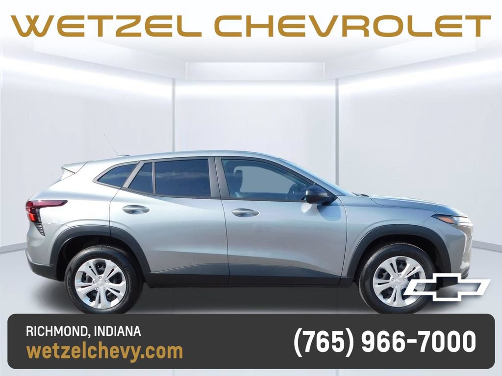 Used 2026 Chevrolet Trax LS w/ Driver Confidence Package FWD image 2