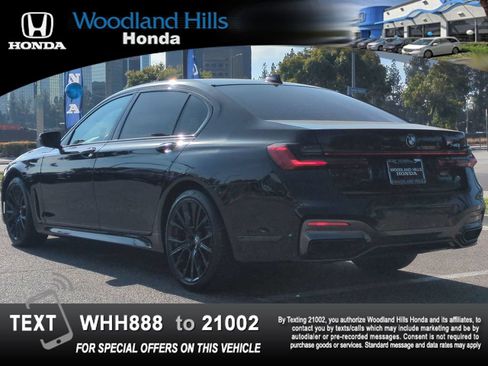 Used 2022 BMW 740i w/ M Sport Package RWD image 7