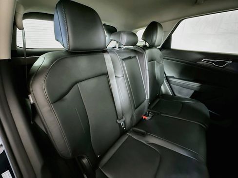 Used 2025 Kia Sportage EX FWD image 26