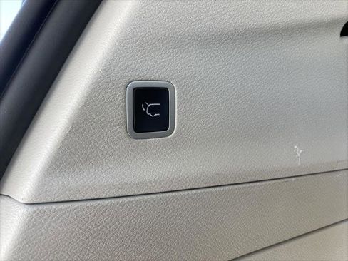 Certified 2023 Chrysler Pacifica Touring-L FWD image 48