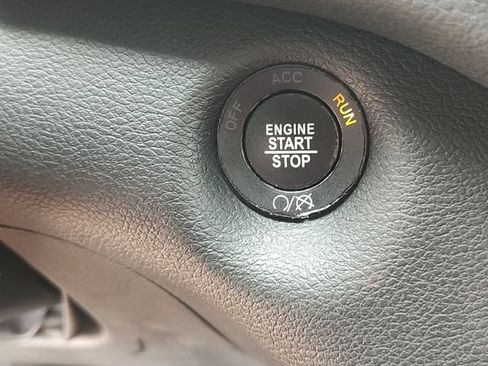 Used 2021 Jeep Cherokee Trailhawk w/ Technology Group AWD/4WD image 19