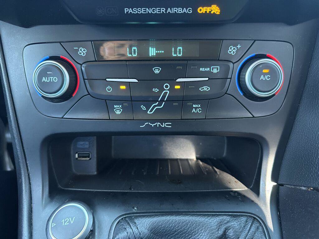 Used 2017 Ford Focus SE FWD image 18