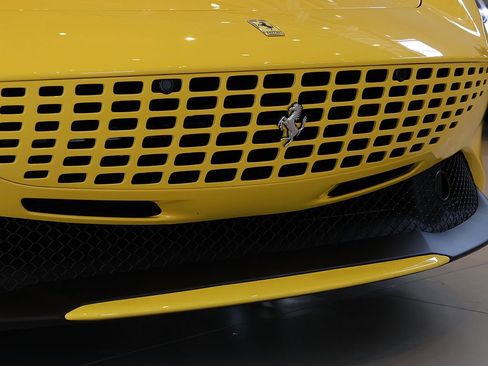 Certified 2025 Ferrari Roma Spider RWD image 18