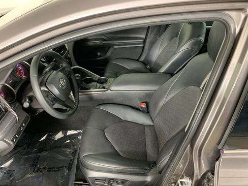 Used 2022 Toyota Camry XSE FWD image 29