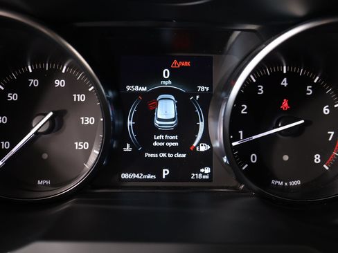 Used 2019 Land Rover Range Rover Evoque SE AWD/4WD image 4