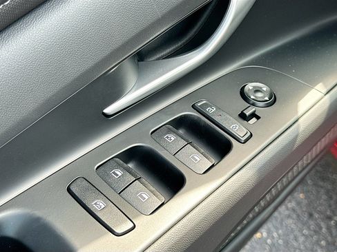 New 2025 Hyundai Elantra Limited image 7