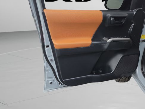 Used 2019 Toyota Tacoma SR5 image 34