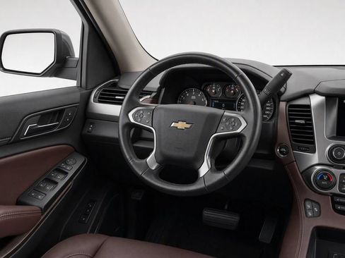 Used 2018 Chevrolet Suburban Premier RWD image 35