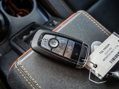 Used 2024 Ford Bronco Badlands image 39