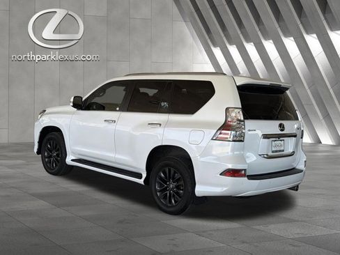 Certified 2022 Lexus GX 460 Premium w/ Premium Plus Package AWD/4WD image 2