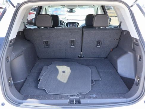 Used 2024 GMC Terrain SLE image 24