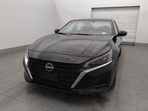 Used 2025 Nissan Altima 2.5 SV FWD image 15